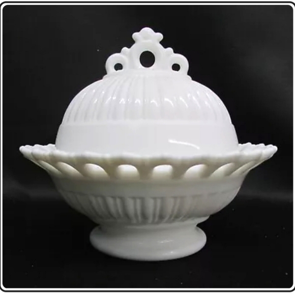 Vintage Fostoria Milk Glass Ornate Dome Covered Butter Dish. - Picture 1 of 4